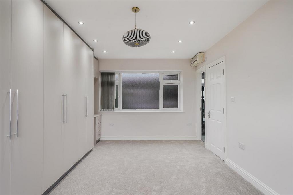 12 Kenelm Close - y MVoa6oudx Zl YD2 DPL3s.jpg