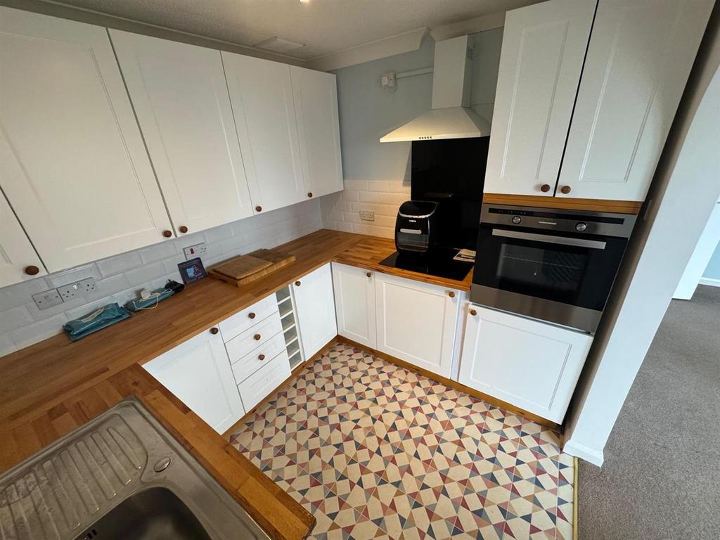Kitchen 1.jpeg