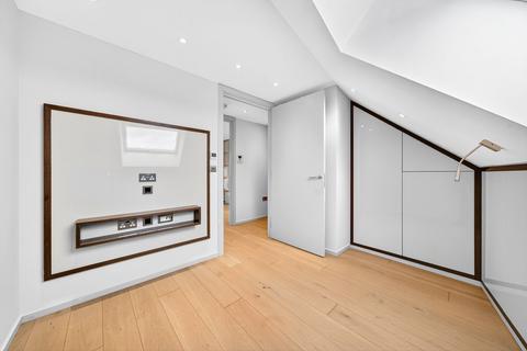 2 bedroom flat for sale, Seven Sisters Road, London N7
