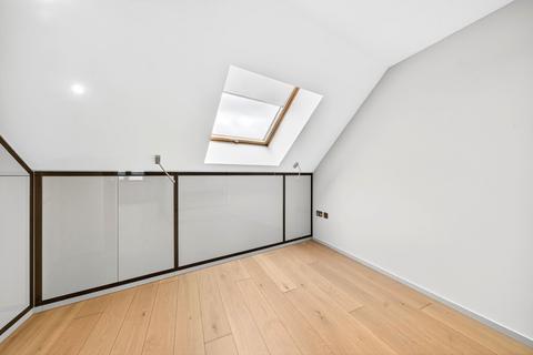 2 bedroom flat for sale, Seven Sisters Road, London N7
