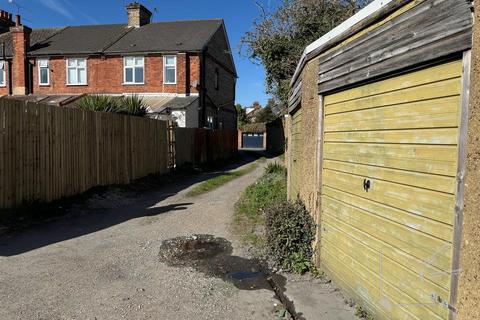 Garage for sale, Meadow Road, Gravesend