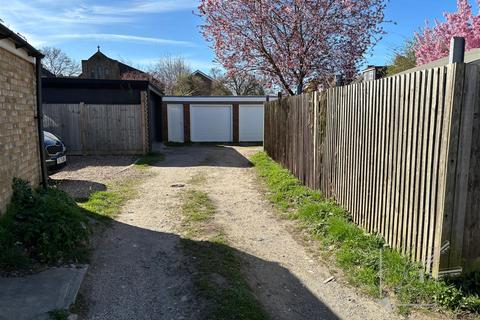 Garage for sale, Meadow Road, Gravesend