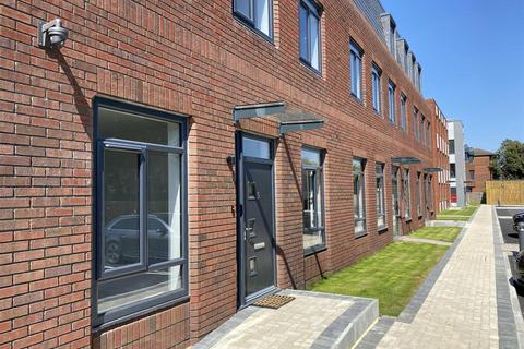 2 bedroom maisonette to rent, Fleet Road, Fleet GU51