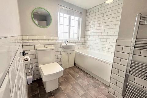 3 bedroom cottage for sale, The Leys, Roade, Northamptonshire NN7