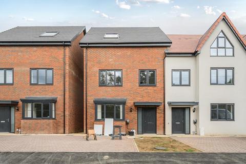 undefined, HMO Eighth Avenue De,  Aylesbury,  HP21