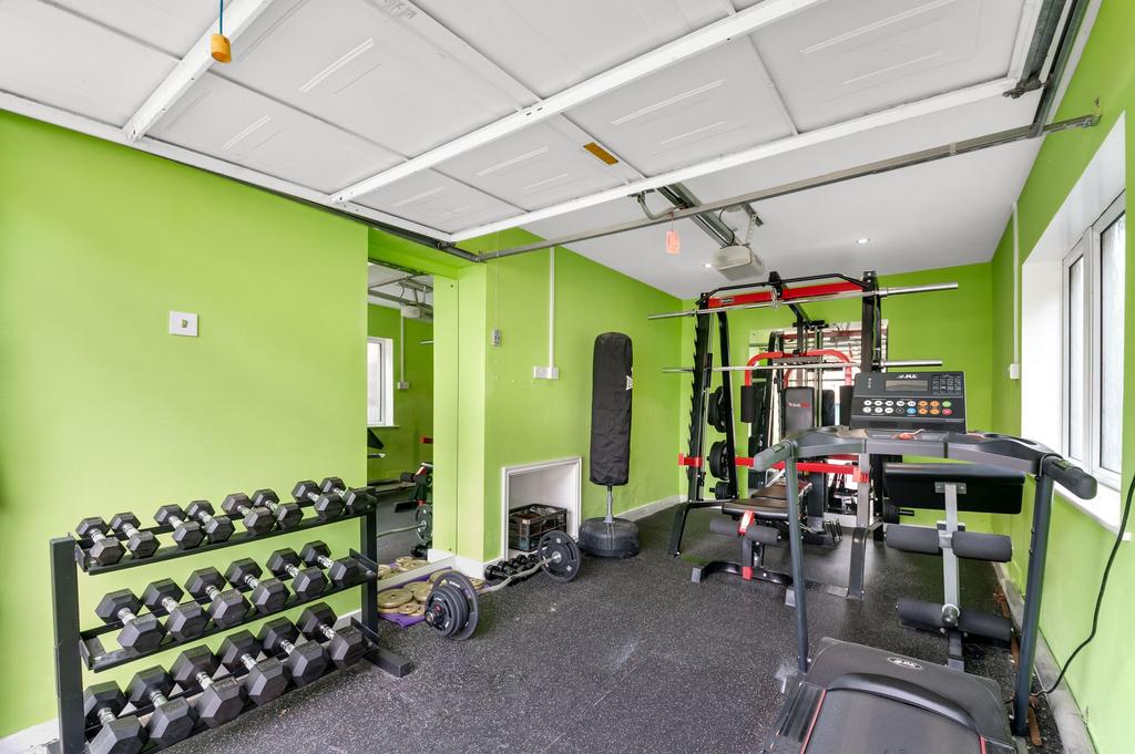Garage/gym