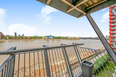 2 bedroom flat for sale, Naxos Building, 4 Hutchings Street, London