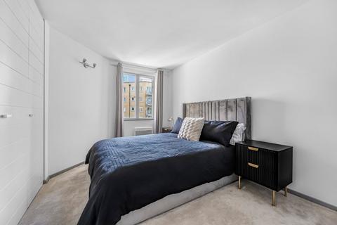 2 bedroom flat for sale, Naxos Building, 4 Hutchings Street, London