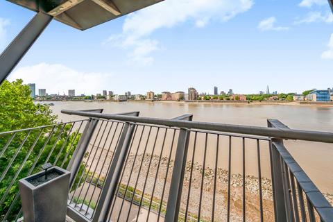 2 bedroom flat for sale, Naxos Building, 4 Hutchings Street, London