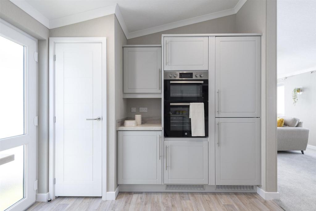 Omar-Newmarket-Kitchen1-scaled.jpg