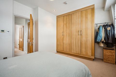 3 bedroom flat for sale, Sydney Street, Chelsea