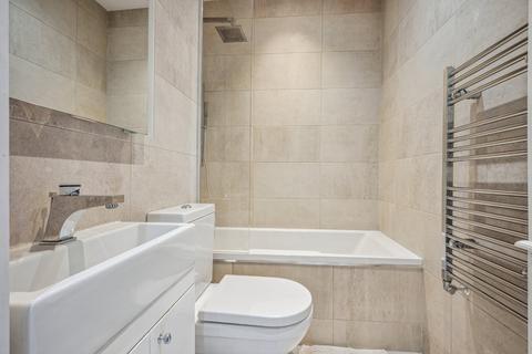 3 bedroom flat for sale, Sydney Street, Chelsea
