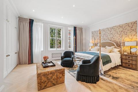 undefined, Ennismore Gardens, London
