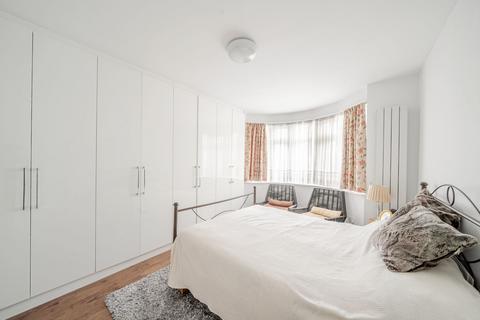 4 bedroom terraced house for sale, Holden Avenue, London NW9