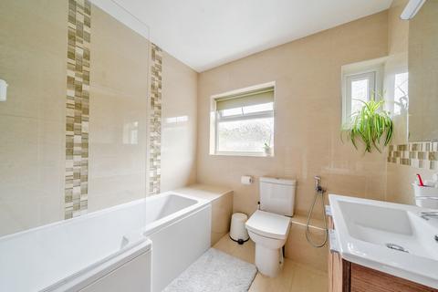 4 bedroom terraced house for sale, Holden Avenue, London NW9