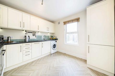 2 bedroom flat for sale, Wolfington Road, London SE27