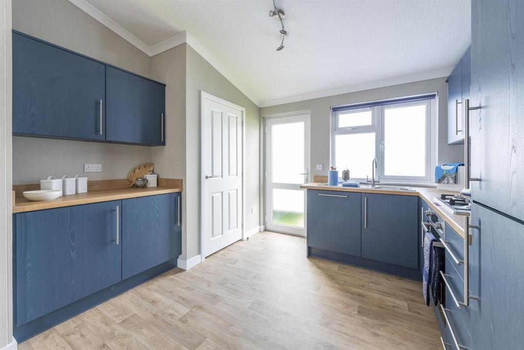 Omar-Westbury-Kitchen3-scaled.jpg
