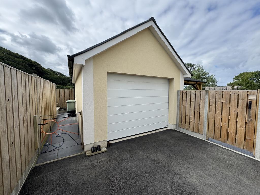 Detached Garage