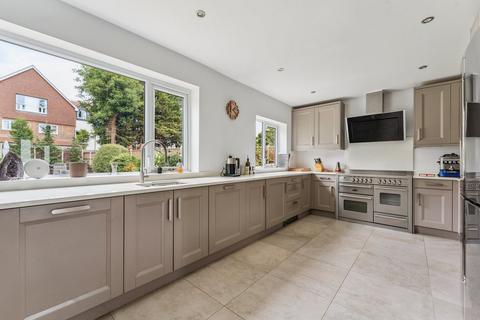 3 Scott Close, Farnham Common, Slough, SL2 3HT
