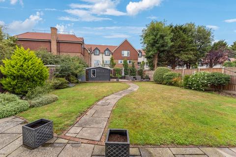 3 Scott Close, Farnham Common, Slough, SL2 3HT