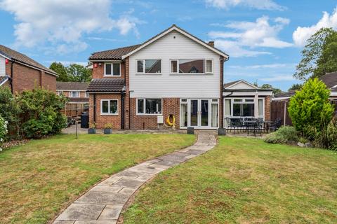3 Scott Close, Farnham Common, Slough, SL2 3HT
