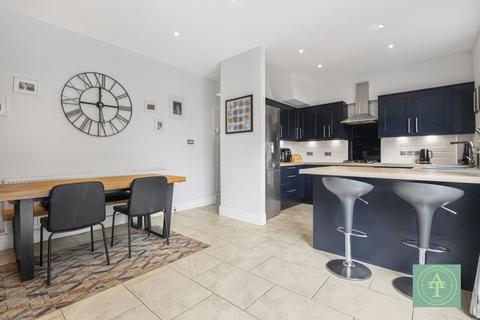 3 bedroom semi-detached house for sale, Wellington Road, EN1