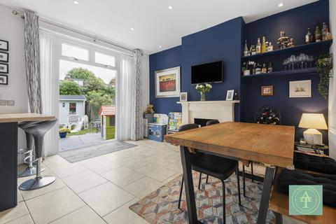 3 bedroom semi-detached house for sale, Wellington Road, EN1