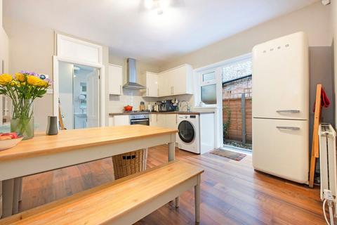 2 bedroom maisonette for sale, Albert Road, London N22