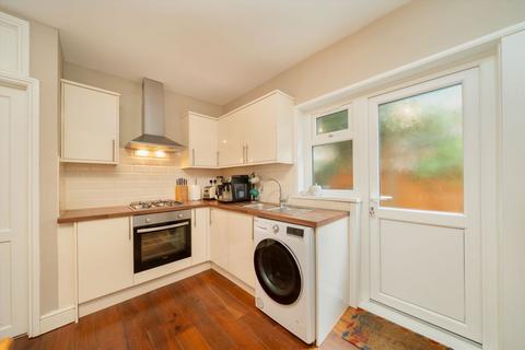 2 bedroom maisonette for sale, Albert Road, London N22