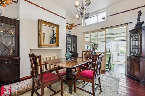 undefined, Arlington Gardens, London, W4