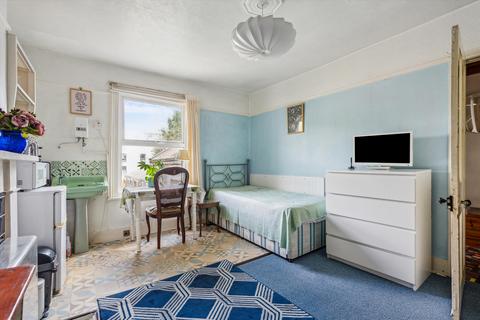 undefined, Arlington Gardens, London, W4