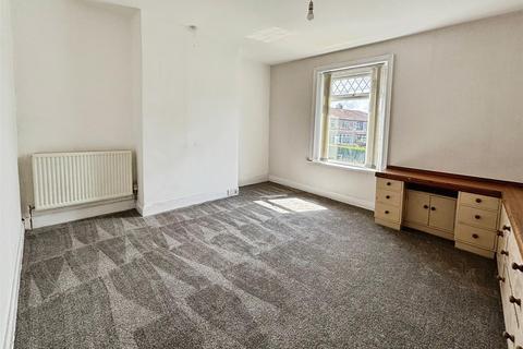 82 Old Road, Bradford, BD7 4PE
