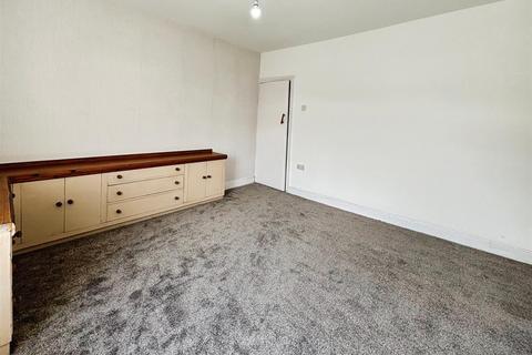 82 Old Road, Bradford, BD7 4PE