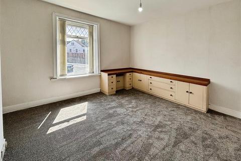 82 Old Road, Bradford, BD7 4PE