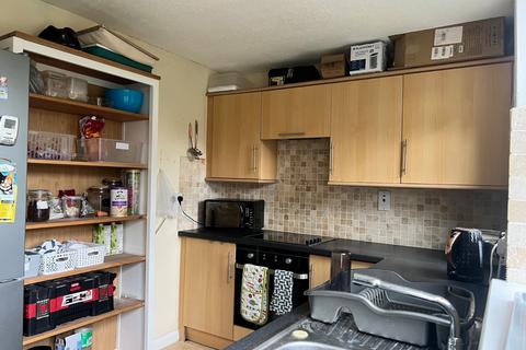 2 bedroom semi-detached house to rent, Oliver Close, Newark, Notts, NG24