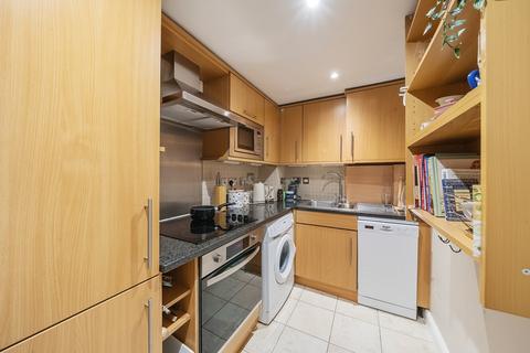 2 bedroom flat for sale, Lavender Hill, Battersea, London, SW11