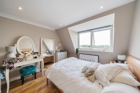 2 bedroom flat for sale, Lavender Hill, Battersea, London, SW11