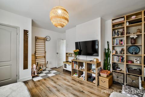 20 Crossfields, Loughton, IG10 3PY