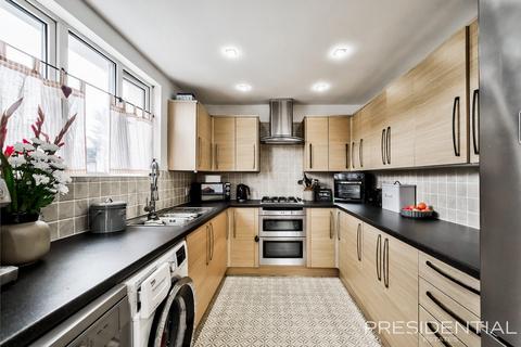 20 Crossfields, Loughton, IG10 3PY