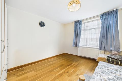 51 Rose Glen, London, NW9 0JR