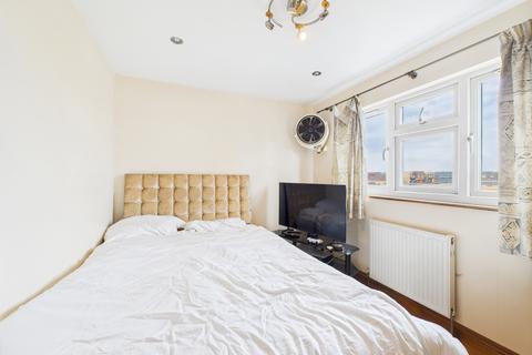 51 Rose Glen, London, NW9 0JR