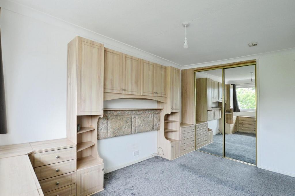 Bedroom 1.JPG