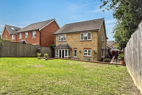 6 Darent Close, Stone Cross, Pevensey, BN24 5PW
