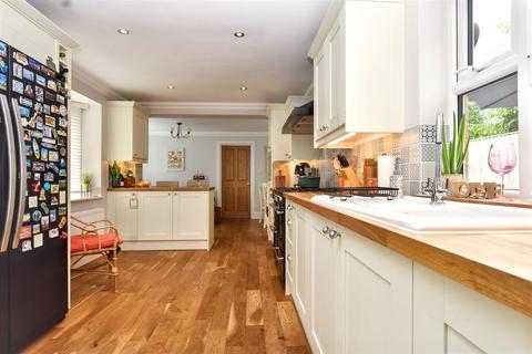 6 Darent Close, Stone Cross, Pevensey, BN24 5PW