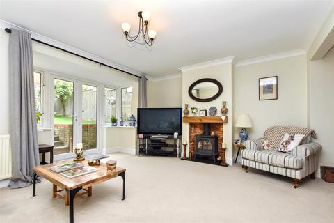 6 Darent Close, Stone Cross, Pevensey, BN24 5PW