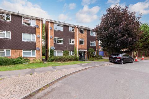 2 bedroom flat for sale, Suffolk Close, Cippenham
