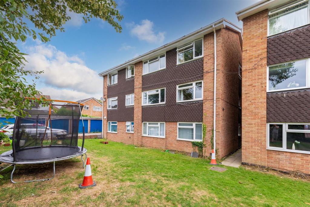 25 Suffolk Close-5.jpg