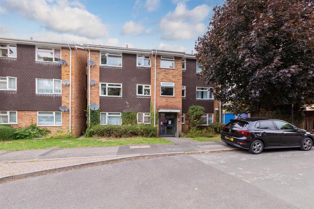25 Suffolk Close-2.jpg