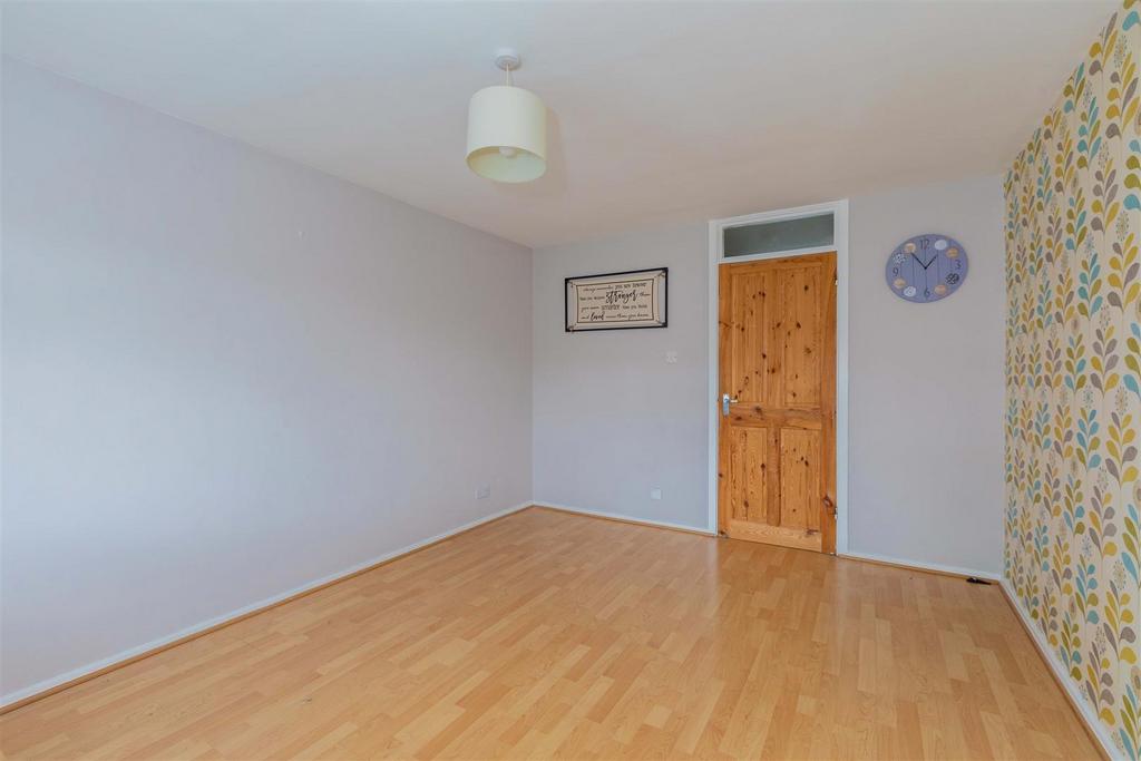 25 Suffolk Close-7.jpg