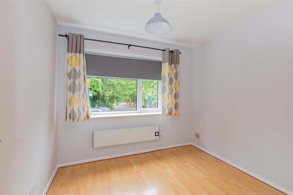 25 Suffolk Close-12.jpg
